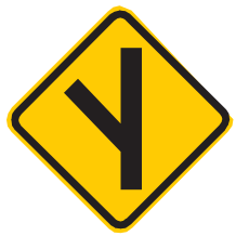 Placa A-10a, Entroncamento oblíquo à esquerda